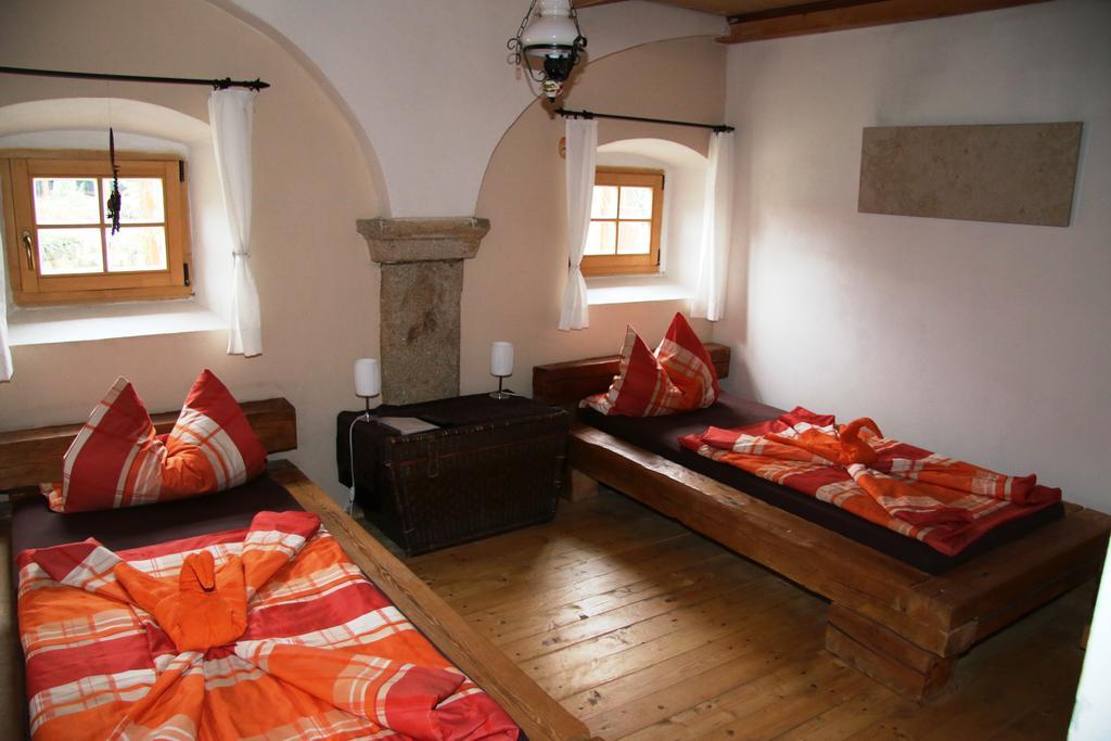Hrazdeny Statek Mytinka Guest House Exterior foto